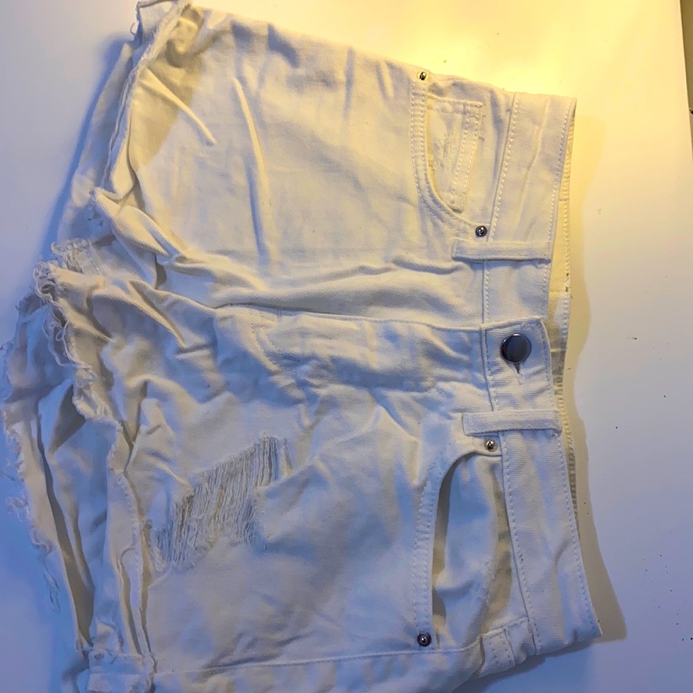H&M, Size 0, White ripped jean shorts